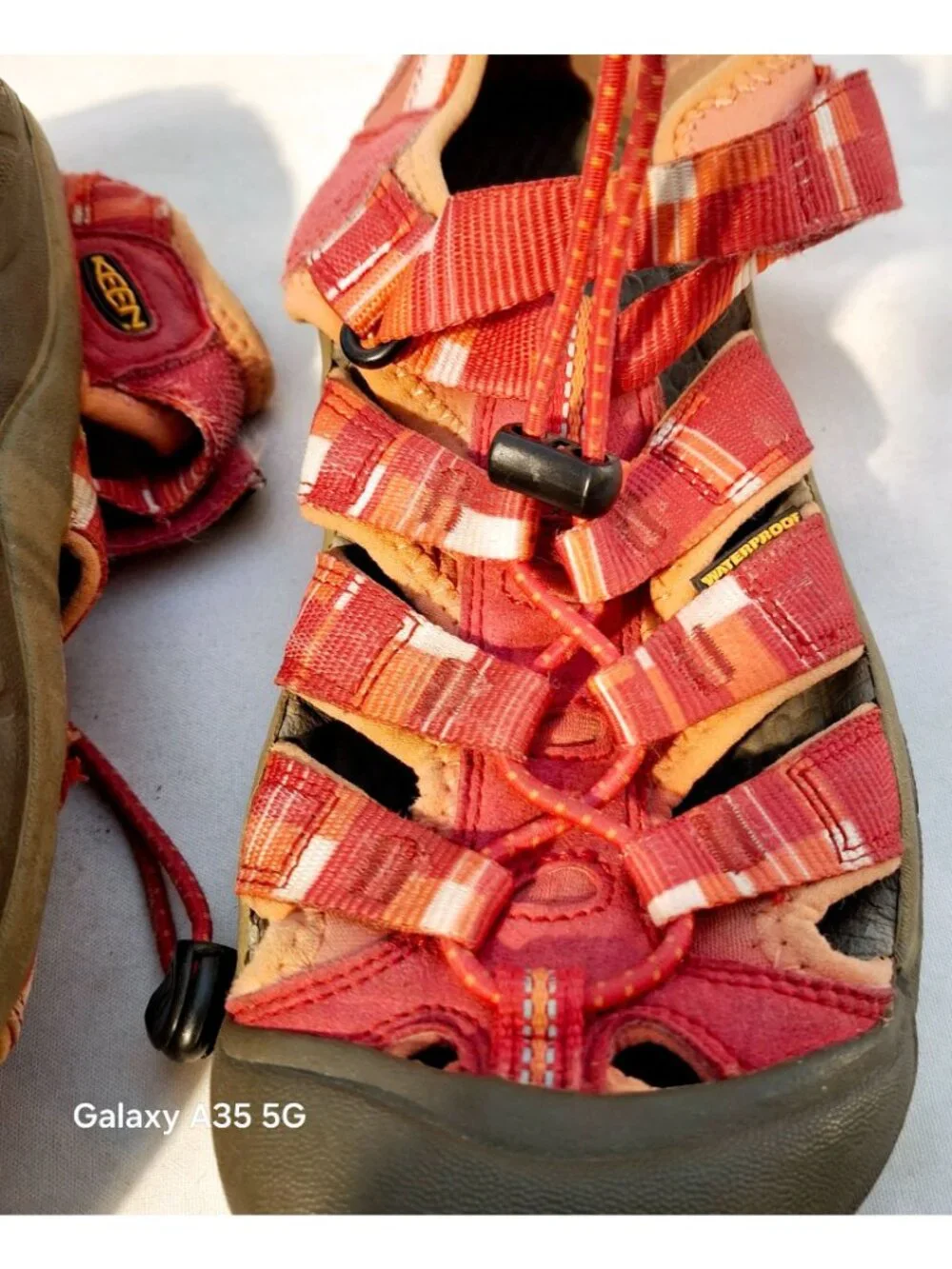 Keen Newport H2 sandals for children Waterproof Red Strappy Hiking Size 5 US